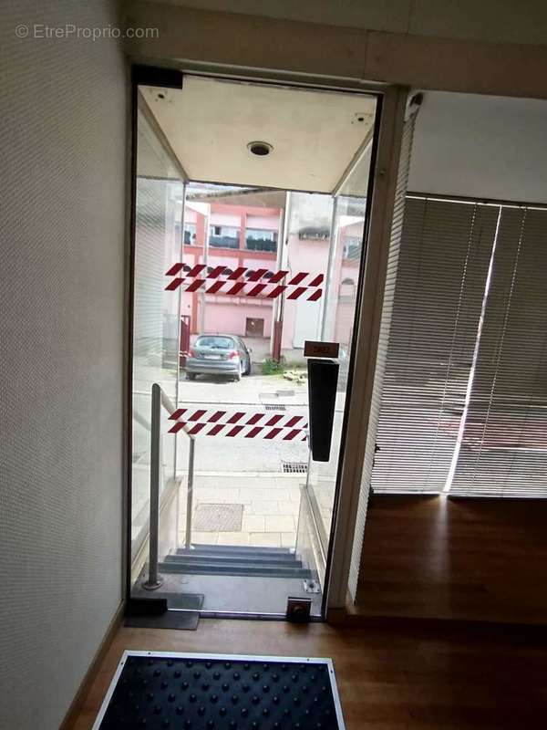 Local commercial - photo 8