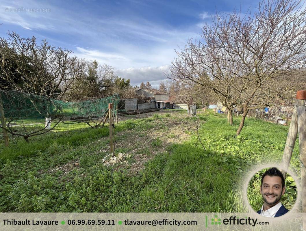 Terrain à CHAMPNIERS