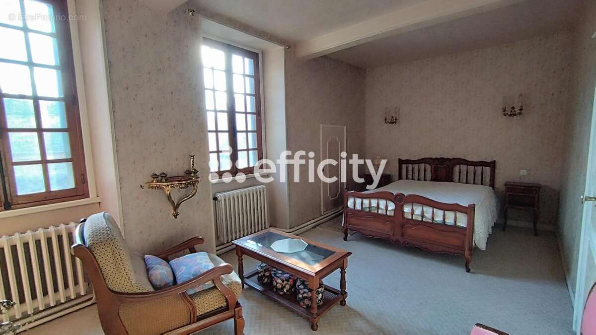 Maison à AIGUEPERSE