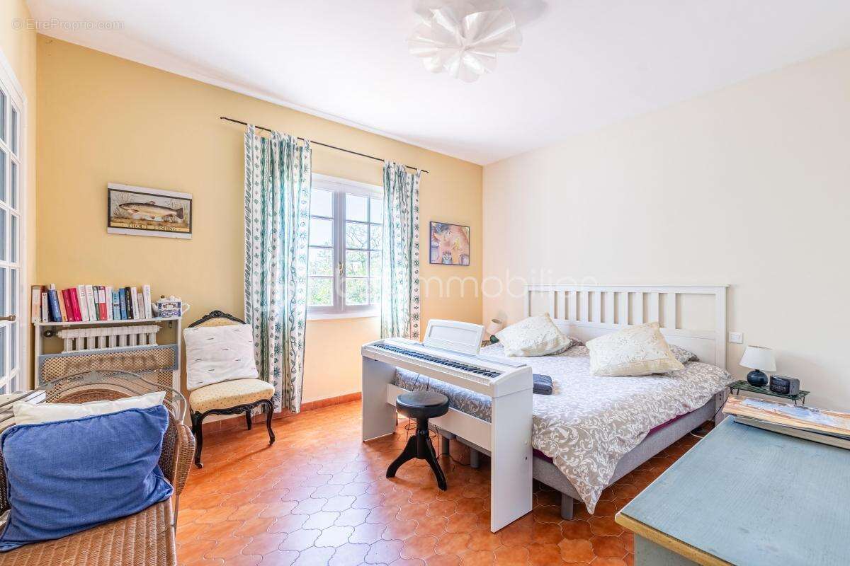Rare à Portissol : maison avec piscine et vastes espaces, au calme d'un quartier recherché ! - photo 15