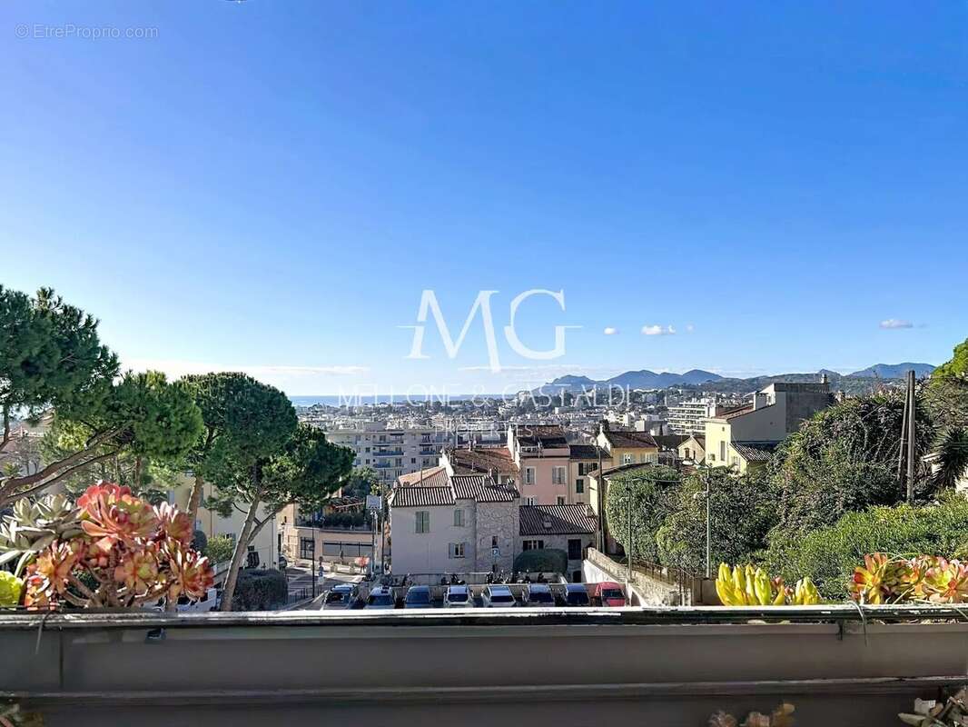 Appartement à LE CANNET