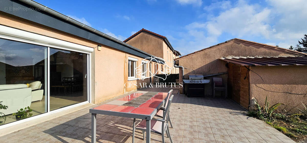 Maison à SAINT-JUST-LA-PENDUE