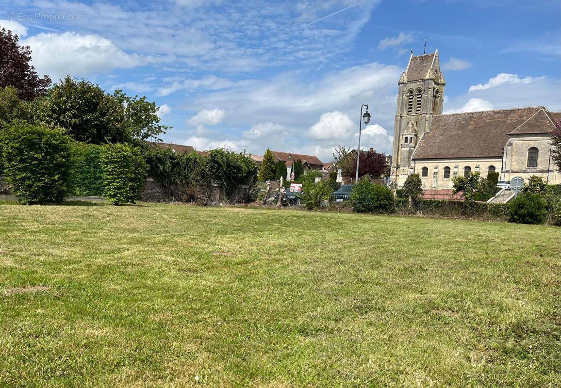 Terrain à CAMBRONNE-LES-RIBECOURT