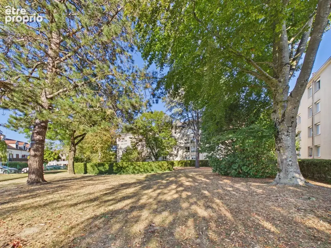 À VENDRE – Beau 2 pièces de 52,05 m² avec balcon, ascenseur, parking et cave - photo 10
