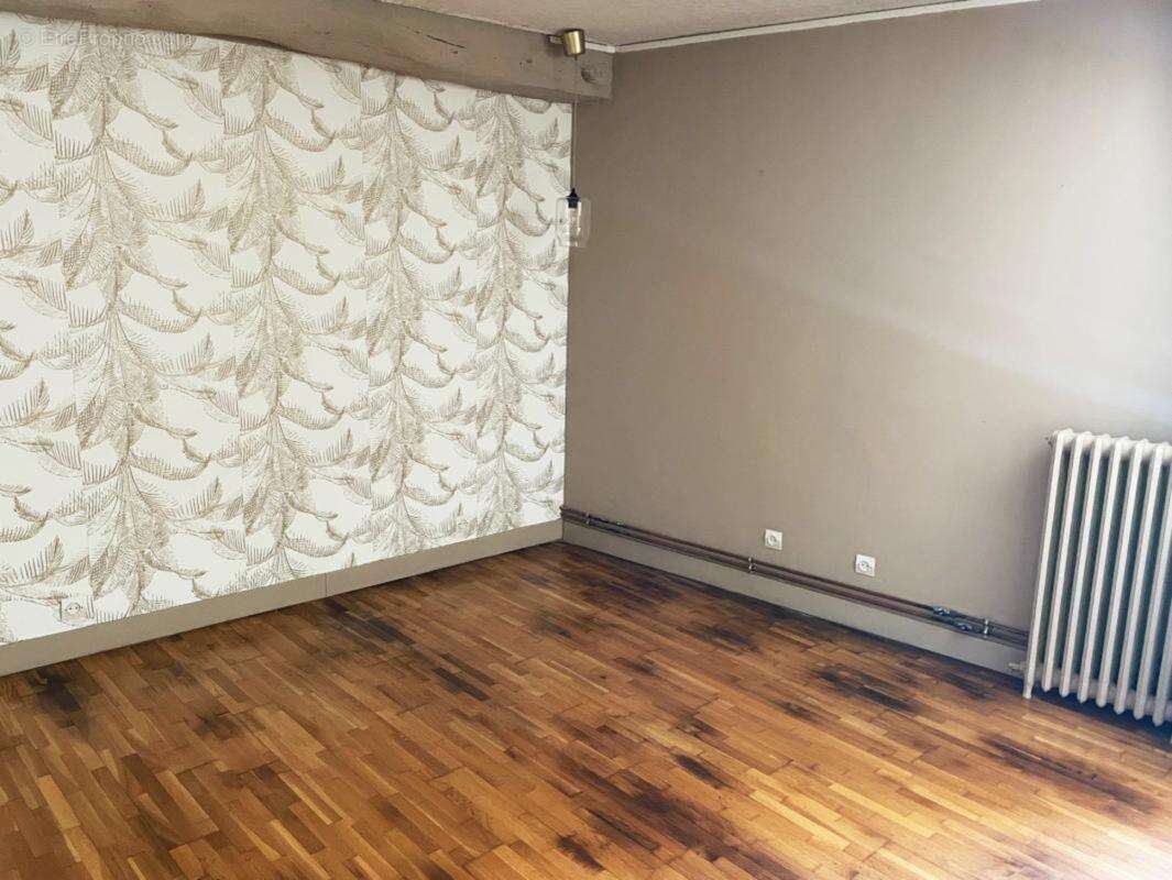 Maison à LA CHAPELLE-SAINT-MESMIN