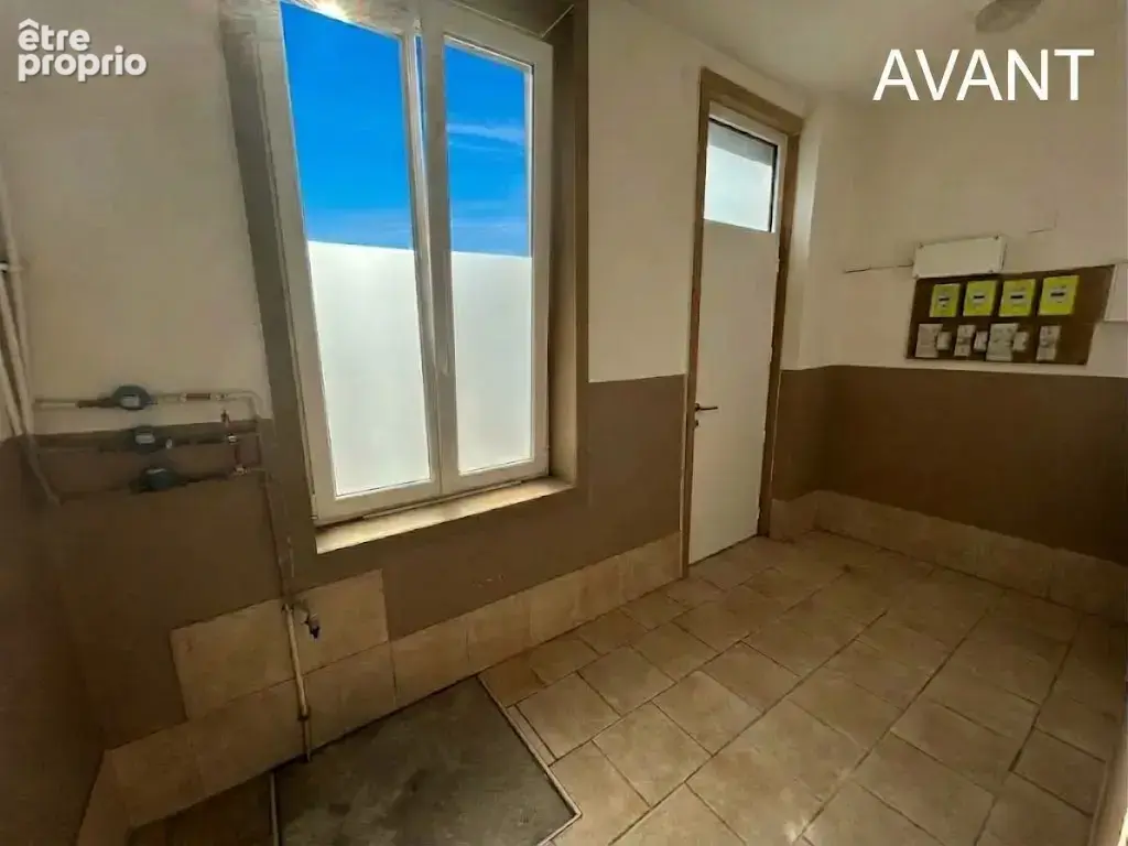 Centre ville, proche des commodités, immeuble de rapport divisé en trois logements!! - photo 2