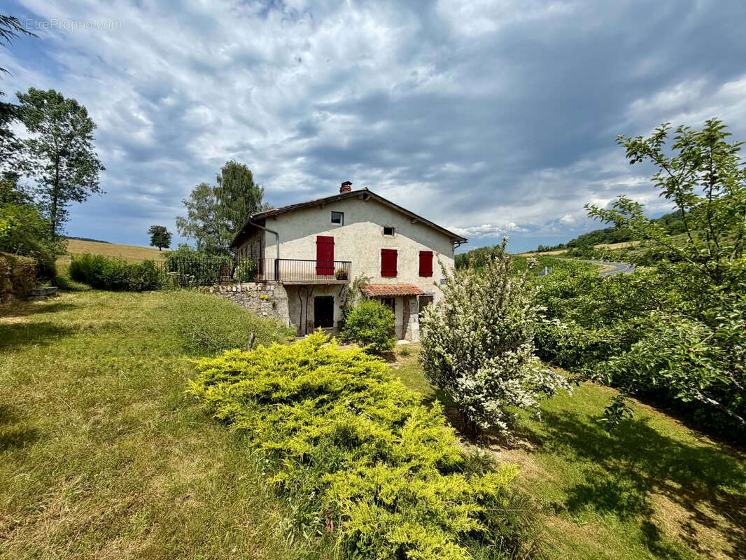 Ensemble immobilier sur caves et terrains avec source et puits - photo 4