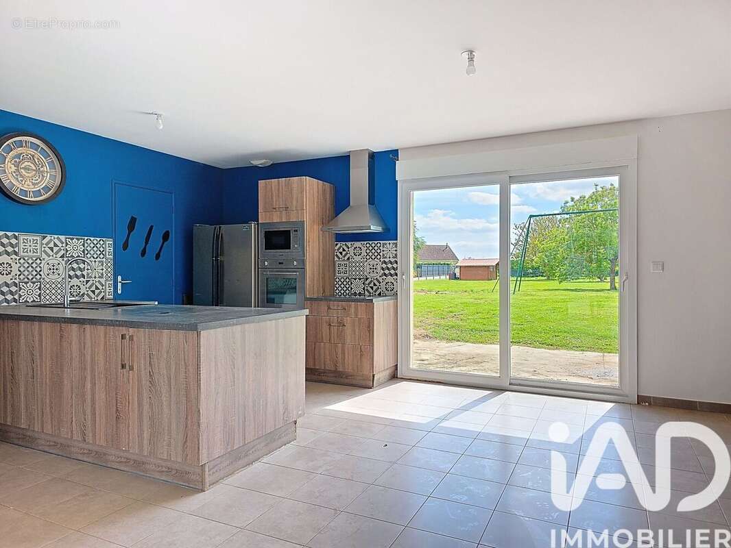 Maison 94 m² à Rouge-Perriers  - photo 6
