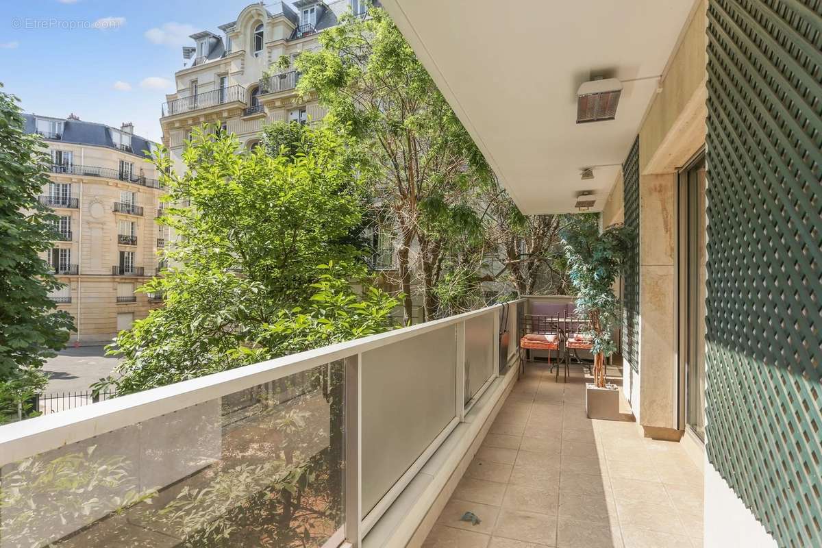 Appartement à NEUILLY-SUR-SEINE
