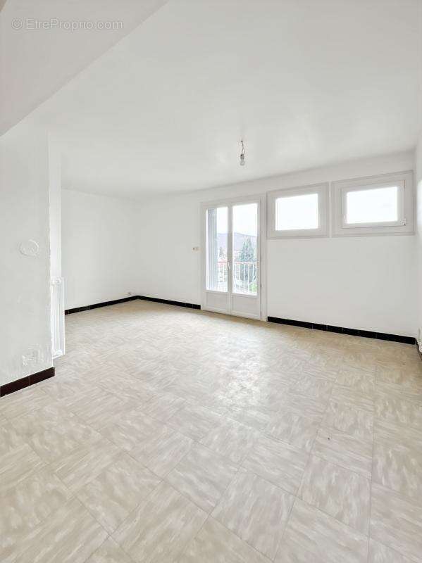 Appartement à CHATEAU-ARNOUX-SAINT-AUBAN