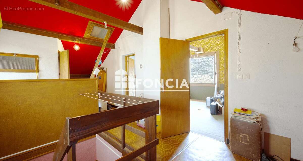 EXCLUSIVITE FONCIA MONTAGNOLE Maison familiale 187m² - 6 chambres - 1400m² - Fort potentiel - photo 10
