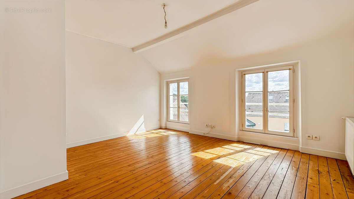 Maison à SAINT-NOM-LA-BRETECHE