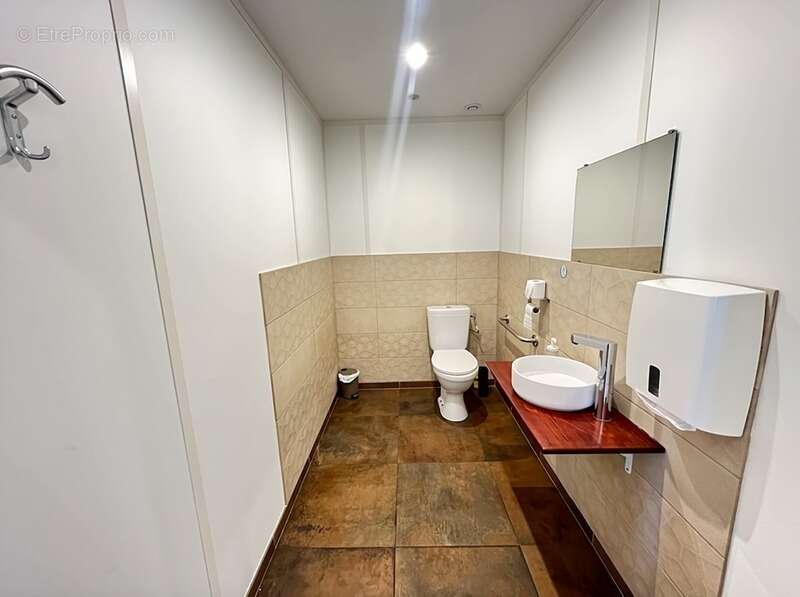 Commerce à SAINT-JEAN-DE-VEDAS