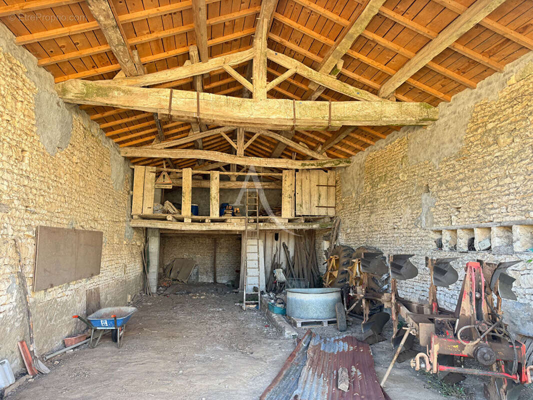Maison à MOUZEUIL-SAINT-MARTIN