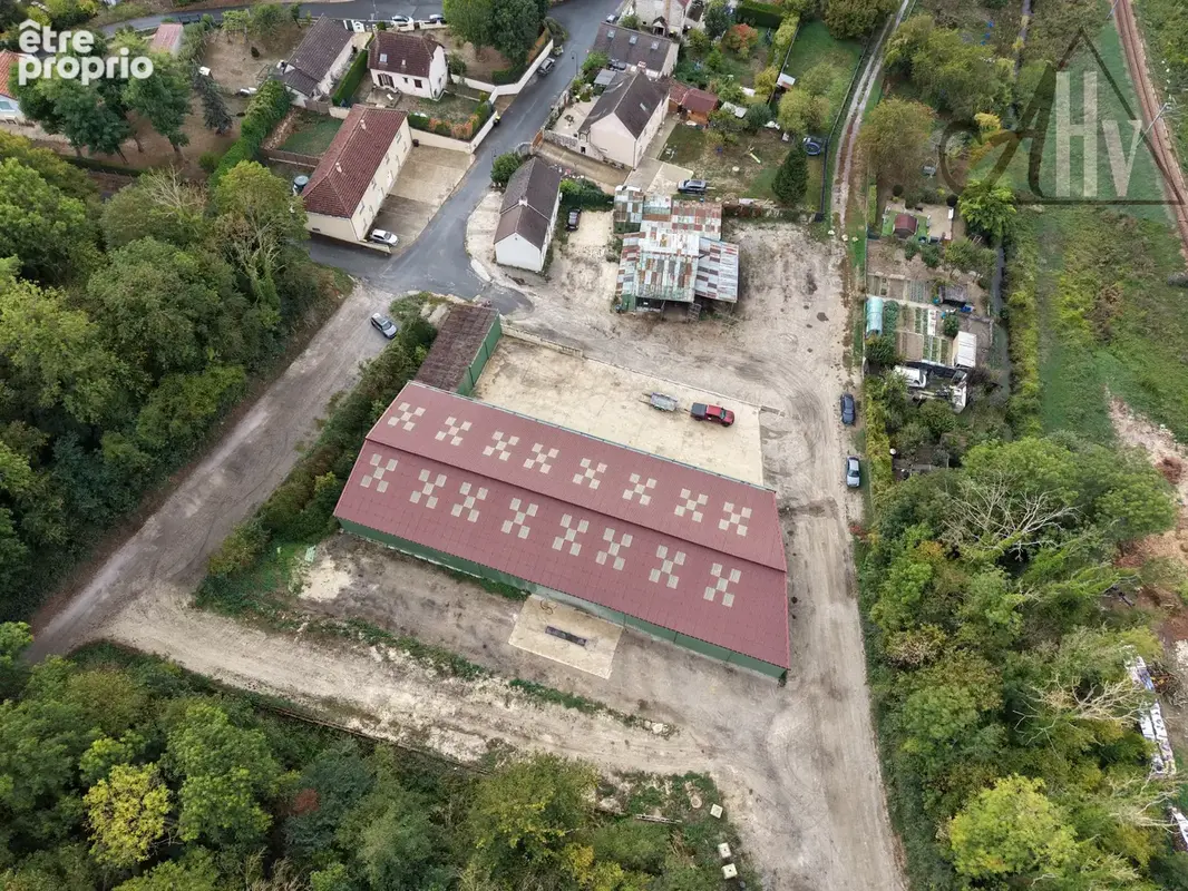 Hangar de stockage - 1 100m2 - Parcelle de 4000 m2 environ - Sainte-Colombe - photo 8