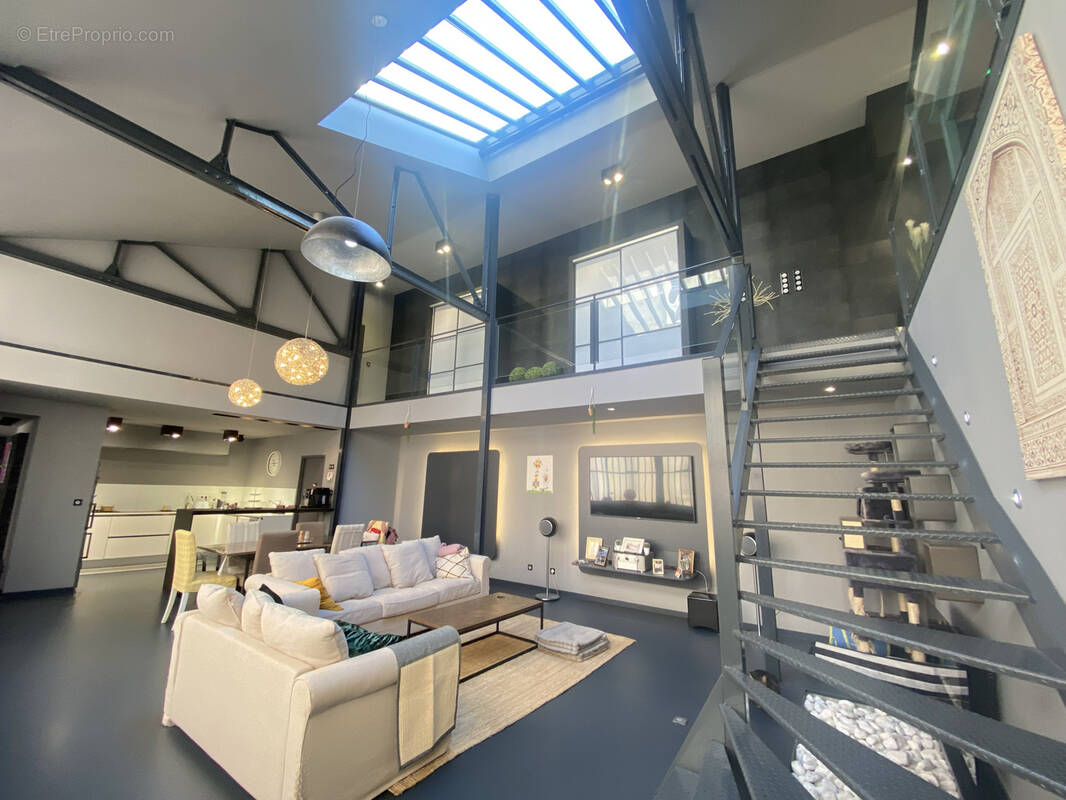 Autre à SAINT-ETIENNE