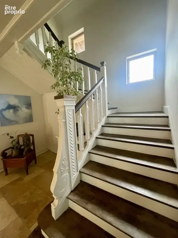 Maison ancienne rénovée avec 4 chambres, dépendances et terrain - photo 5