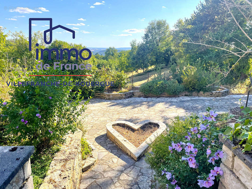 Maison 126 m2 + dépendances sur terrain de 8617m². - photo 3