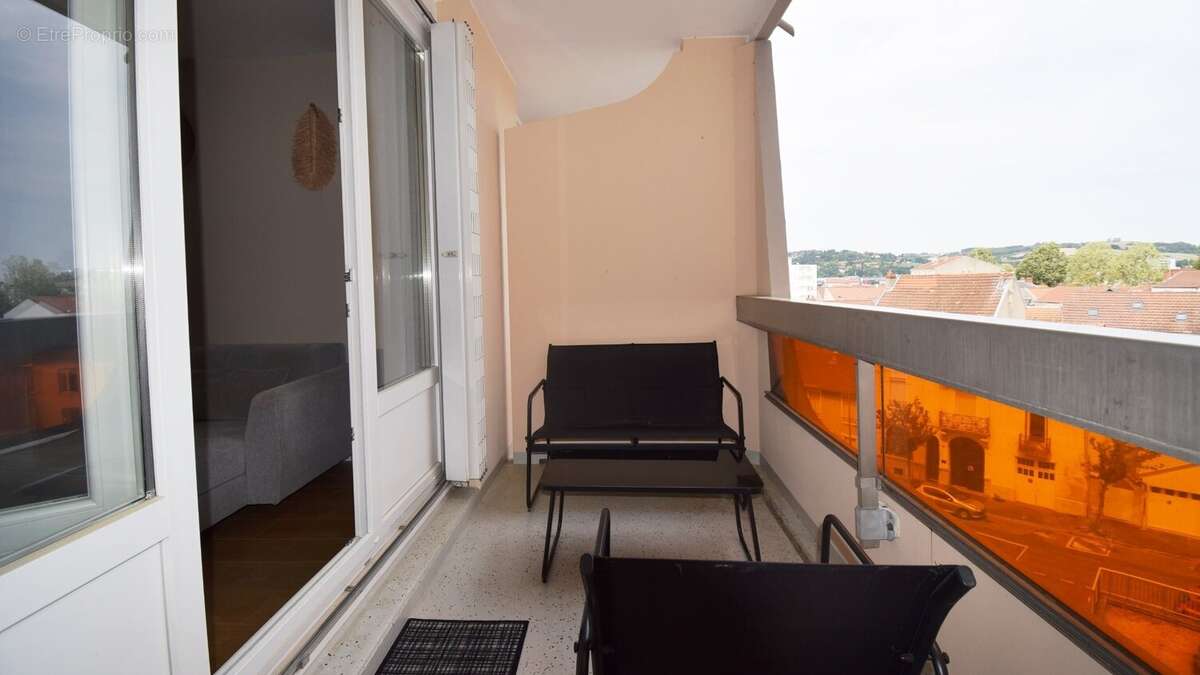 Vente Appartement T2 proche gare à VICHY avec balcons et garage - photo 6