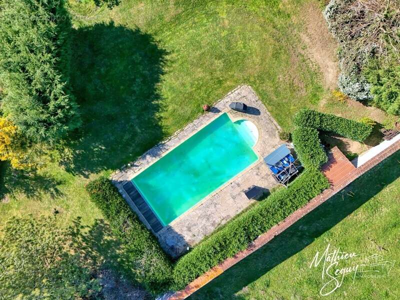 Maison à CHAZELLES-SUR-LYON
