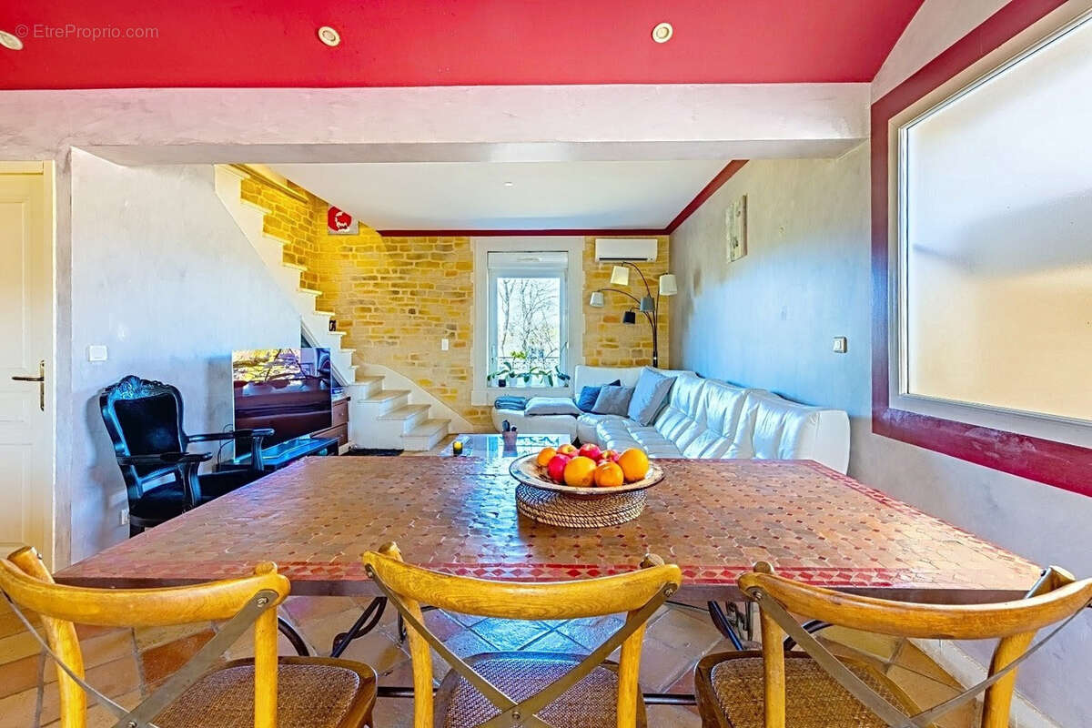 Duplex de charme avec terrasse, jardin et vue sur le château de Sommières - photo 4