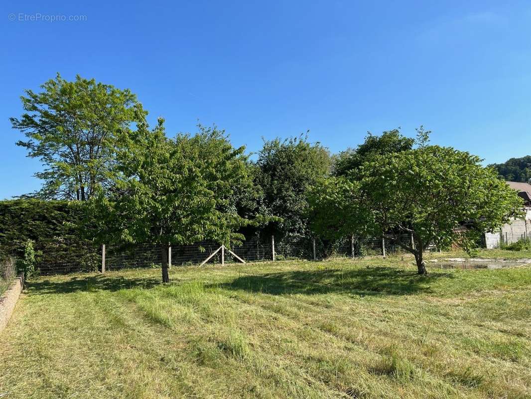 Terrain à LA CROIX-SAINT-LEUFROY