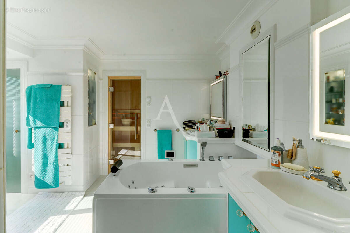 Appartement à MANDELIEU-LA-NAPOULE