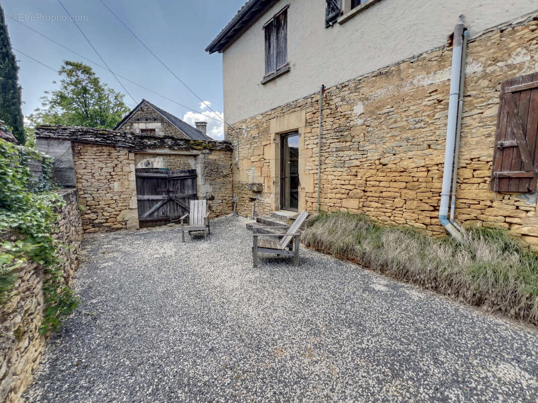 Maison à SALIGNAC-EYVIGUES