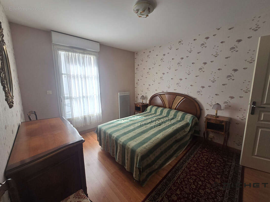 LA ROCHELLE VIEUX PORT LA GARE Appartement La Rochelle 2 pièces de 52m² avec parking privé - photo 7