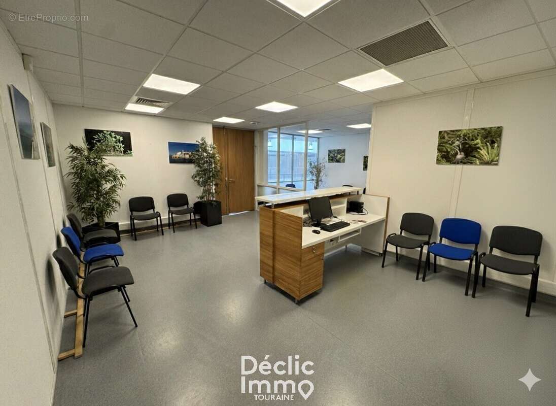 Commerce à SAINT-CYR-SUR-LOIRE