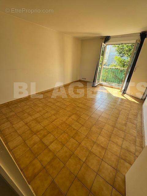 Salon 2 fontenay - Appartement à FONTENAY-LE-FLEURY