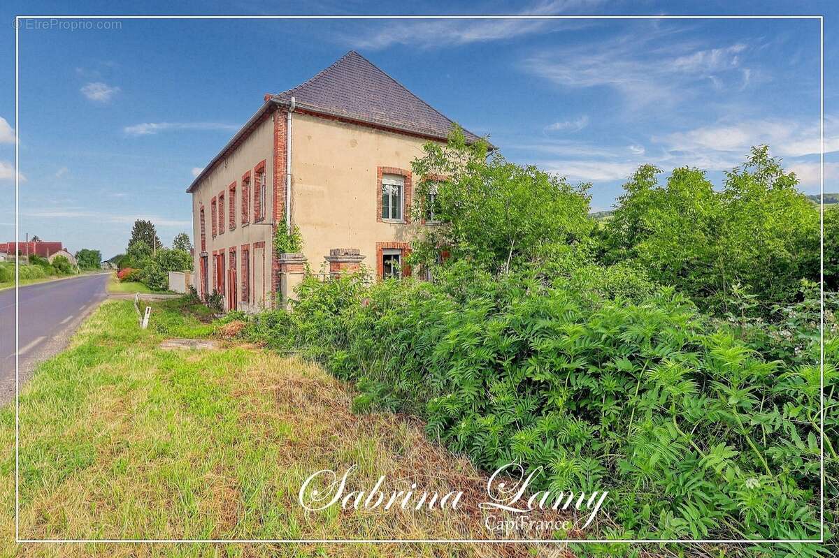  Maison de caractère à rénover – 172 m² habitables, grange et 5 420 m² de terrain - BOURSAULT - photo 2