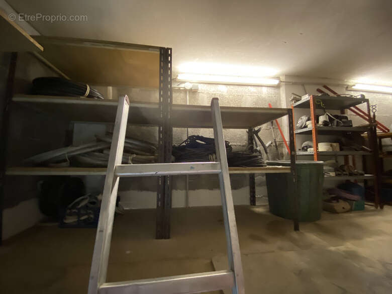 Parking à VILLENEUVE-LOUBET