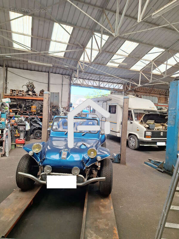 Commerce à VIC-LA-GARDIOLE