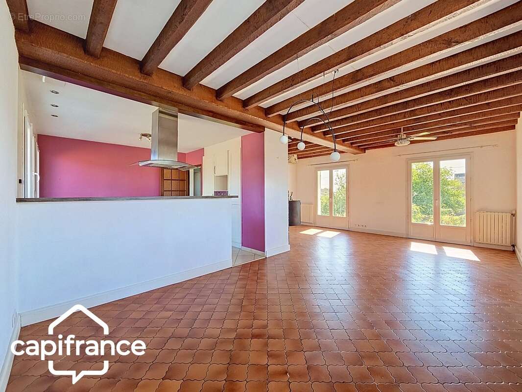 Maison sur sous-sol 121 m² – 5 chambres – terrain clos 1 305 m² – Saint-Jacques-de-Thouars, proximité immédiate de Thouars - photo 5