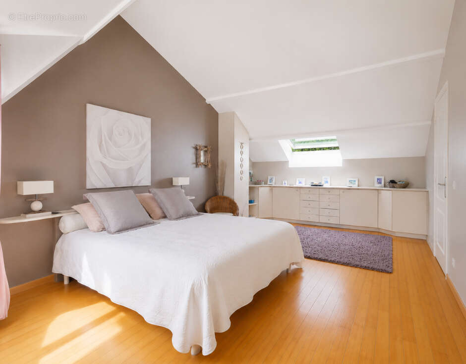Grande maison familiale de 291 m²  - 5 chambres - Terrain arboré de 756 m² - Sans vis à vis - photo 8