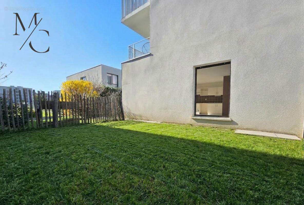 Appartement à BEAUZELLE