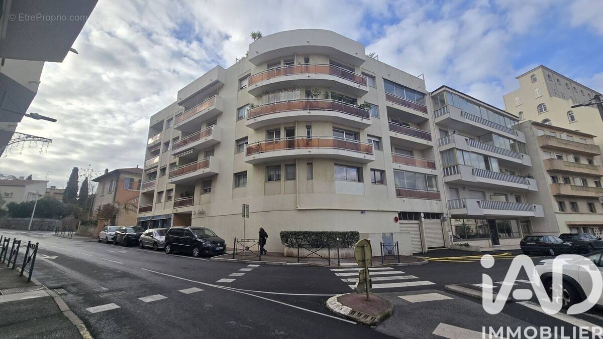 Photo 1 - Parking à SAINT-RAPHAEL