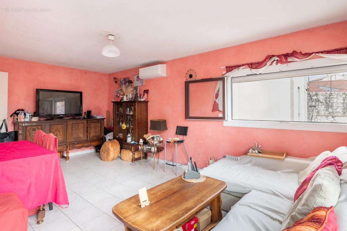 Appartement à MARSEILLE-3E