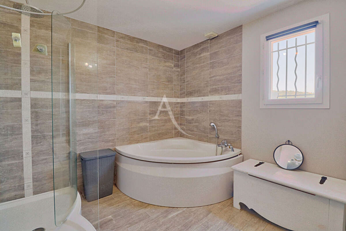 Maison à GREOUX-LES-BAINS