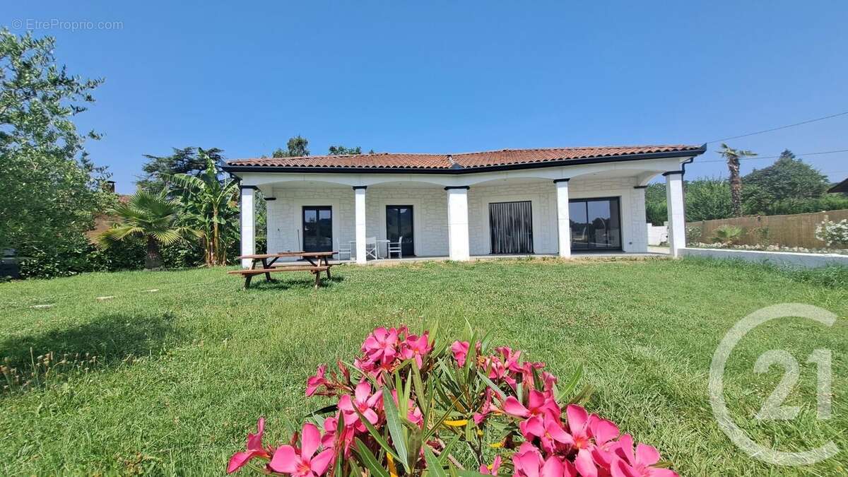 Maison à CAMPAGNE-SUR-ARIZE