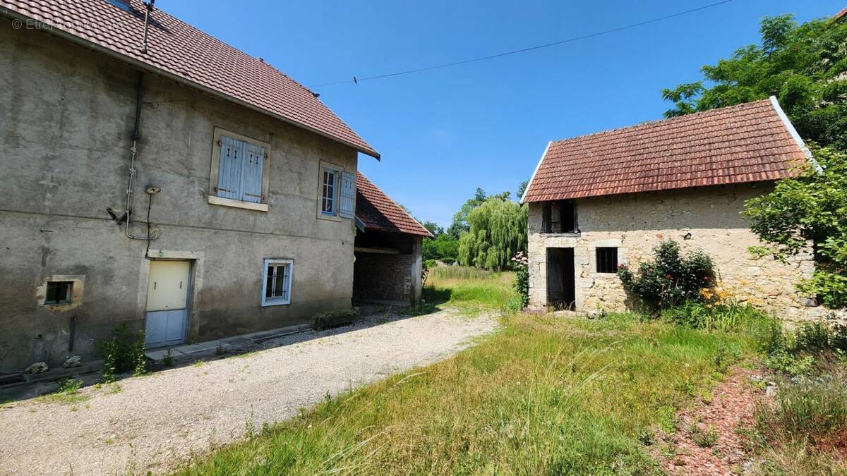 Maison à ESSERTENNE-ET-CECEY