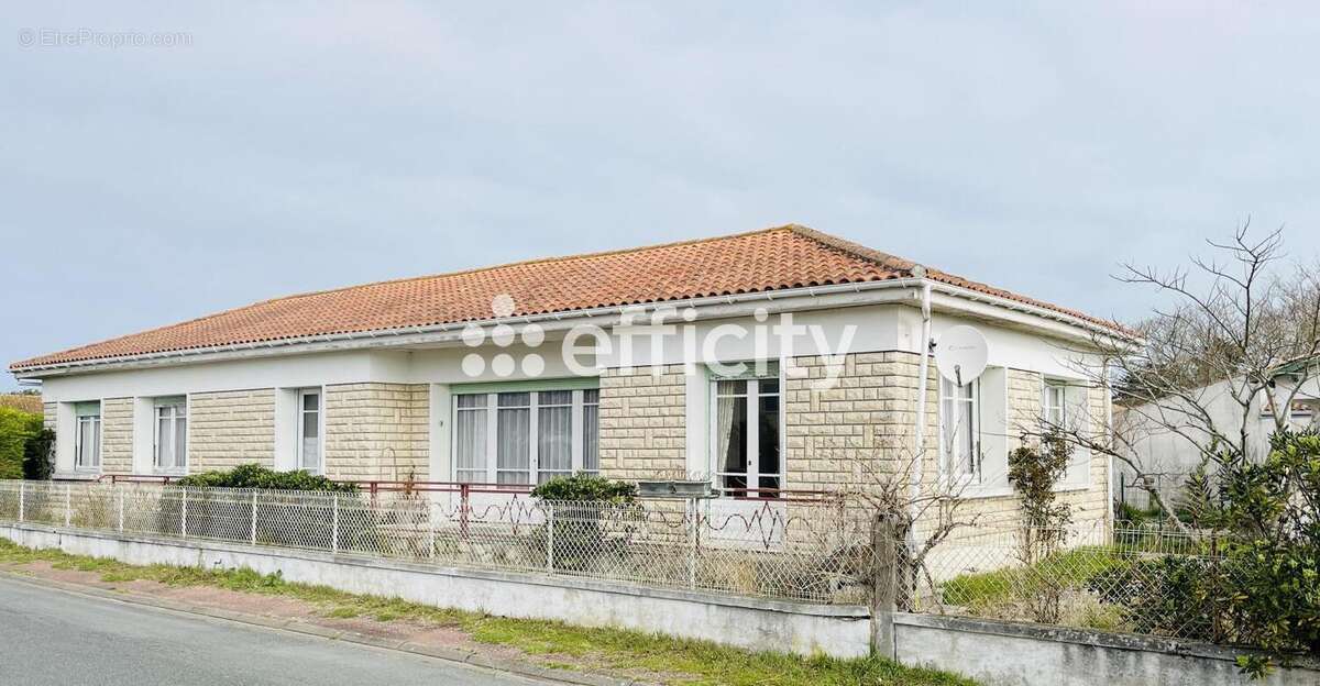 Maison à LA BREE-LES-BAINS