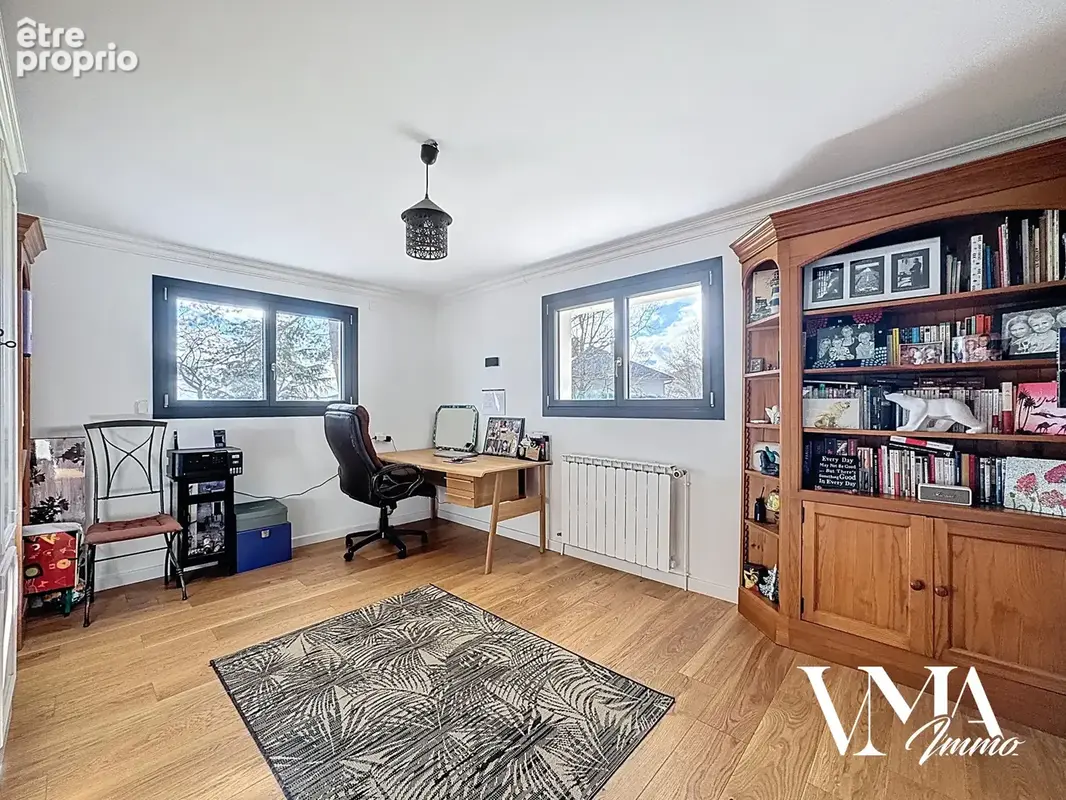 Maison de 197m2 sur une parcelle de terrain de 1156m2 avec piscine / Dardilly - photo 16