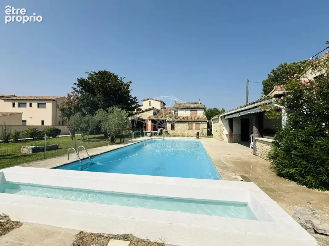 L'Isle-sur-la-Sorgue, à vendre, propriété d’exception d’environ 300 m² avec piscine, pool house et garage - photo 11