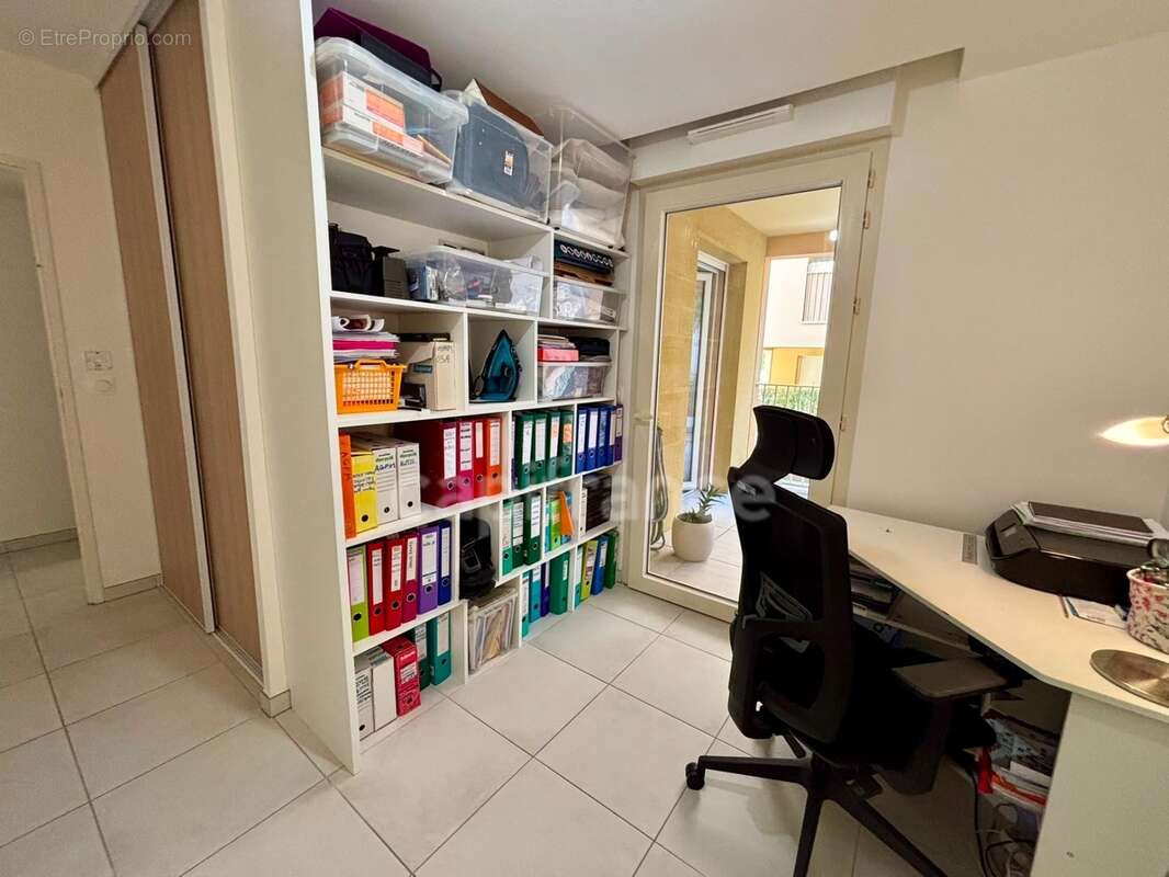 Appartement à vendre 4 pièces HYERES (83) - Plain pied - 2 parkings - 2 terrasses - photo 14