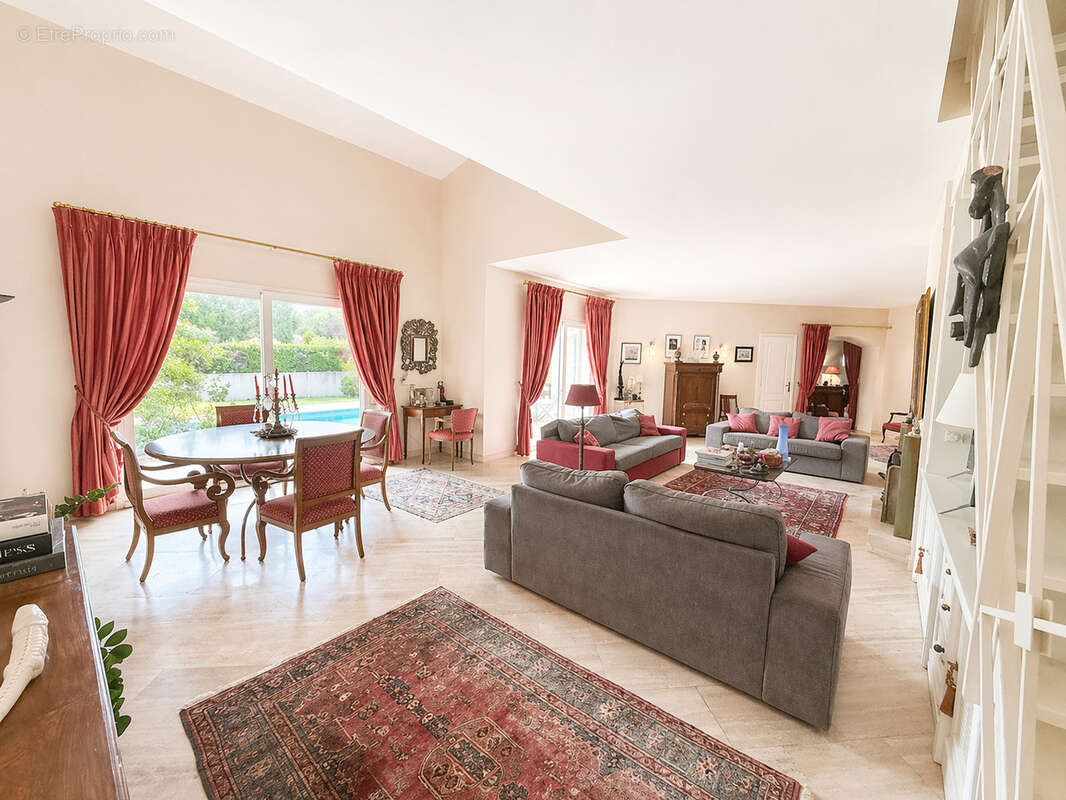 Maison à SAINT-CLEMENT-DE-RIVIERE