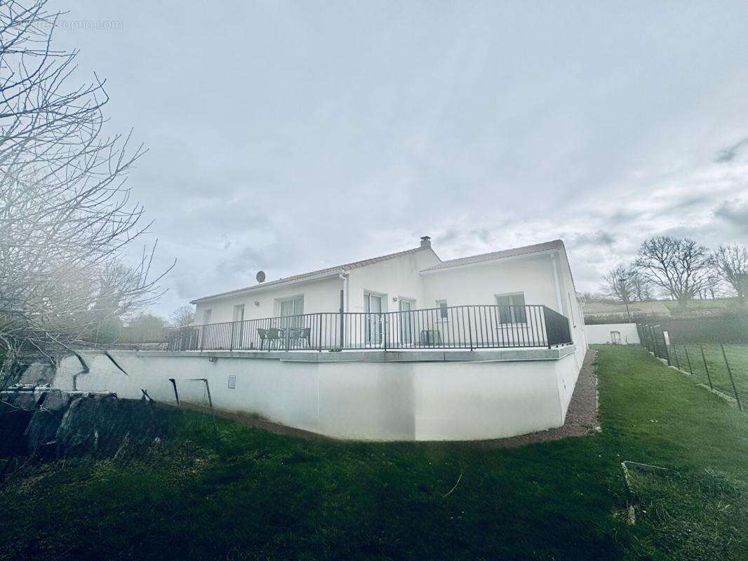 Maison à MORTAGNE-SUR-SEVRE