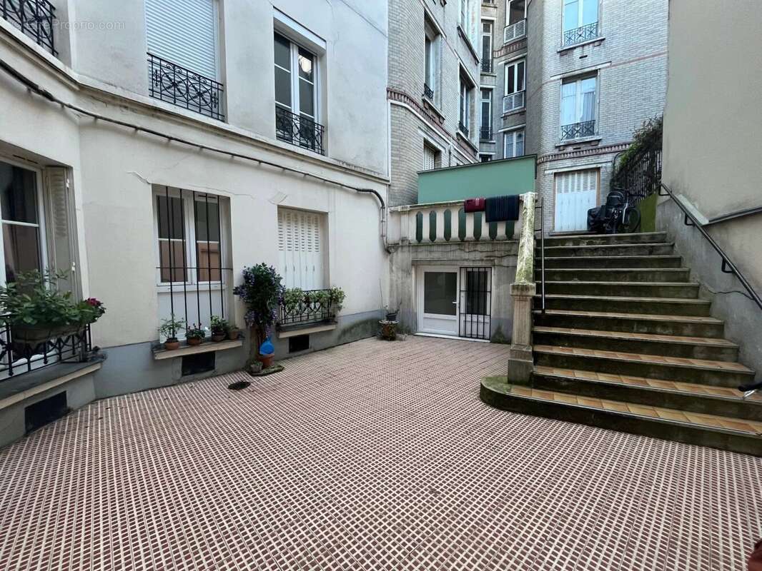 Commerce à PARIS-18E