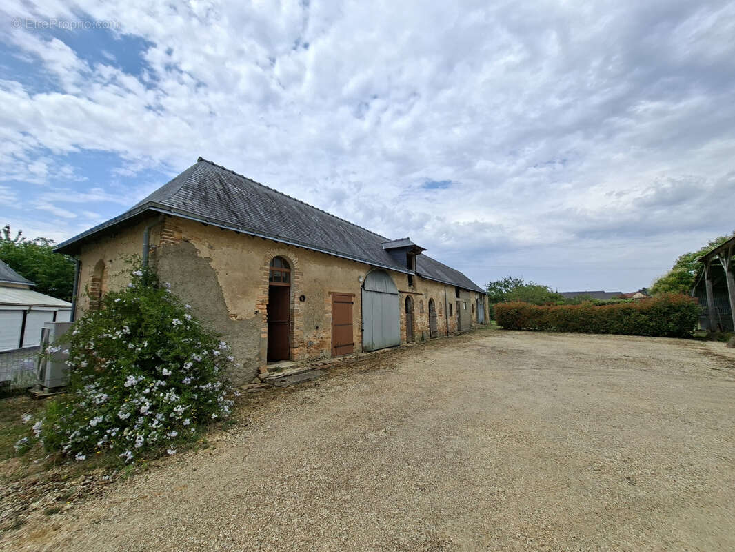 Maison à LA CHAPELLE-D'ALIGNE